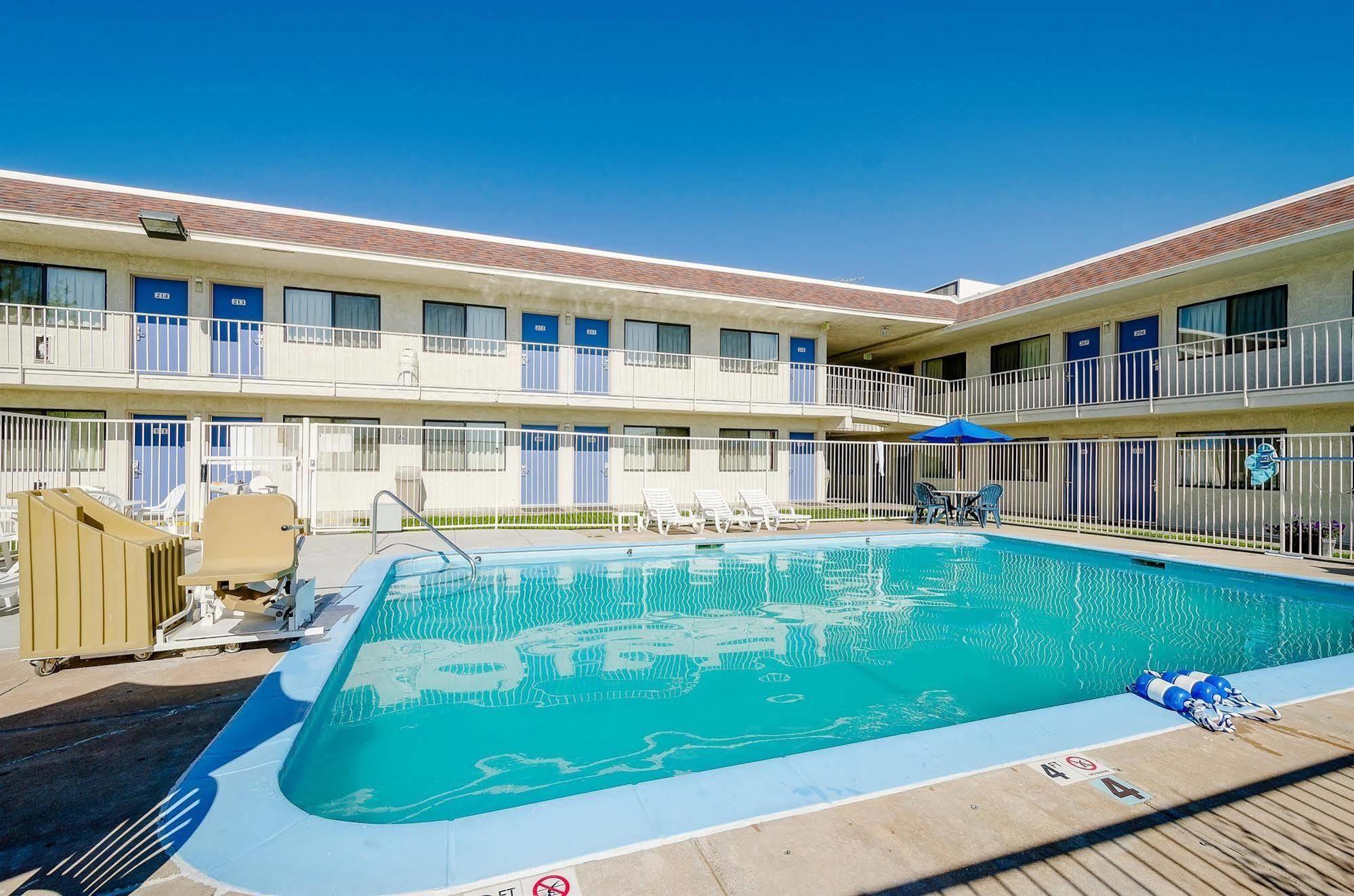 Park Inn By Radisson, Thornton Kültér fotó